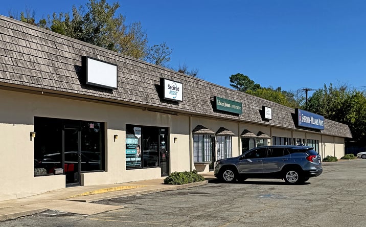 Pictures of Retail, Office, Restaurant property located at 2803 Clarksville St, Paris, TX 75460 for lease - image #1