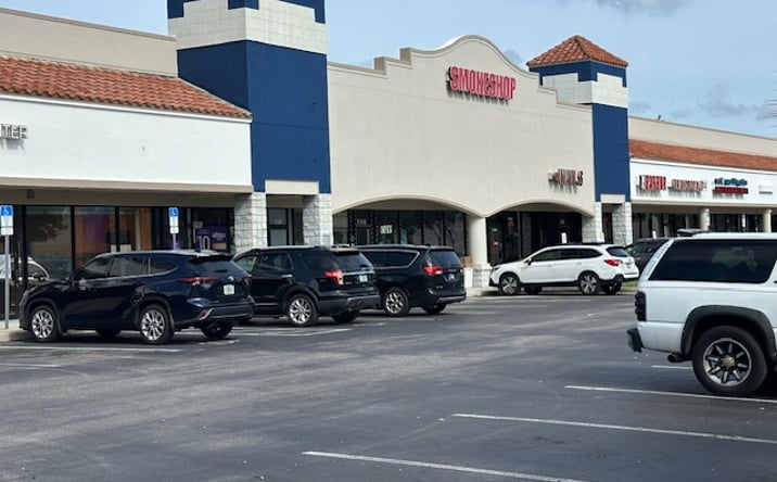 Pictures of Retail property located at 5336 S John Young Pkwy, Orlando, FL 32839 for lease - image #1