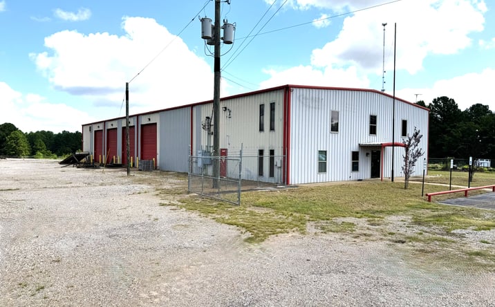 Pictures of Industrial property located at 2103 TX-31, Kilgore, TX 75662 for lease - image #1