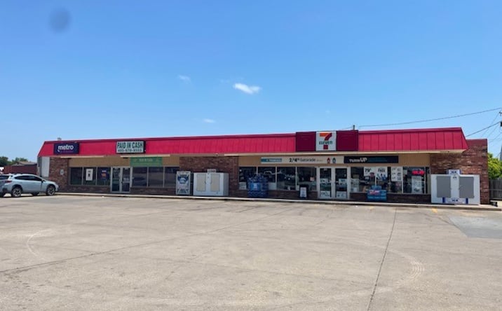 Pictures of Retail property located at 1302 N Eastern Ave, Moore, OK 73160 for lease - image #1