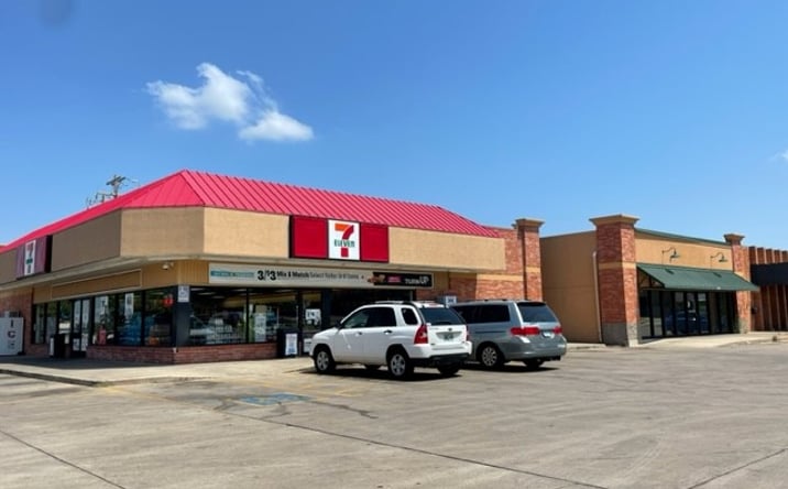 Pictures of Retail property located at 1304 N Key Blvd, Midwest City, OK 73110 for lease - image #1