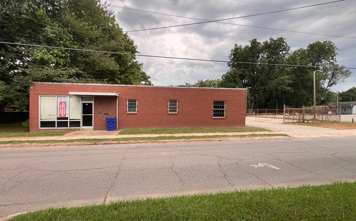 Pictures of Retail, Office, Industrial property located at 211 E Walnut Ave, McKenzie, TN 38201 for lease - image #1