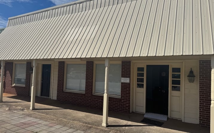 Pictures of Office property located at 115 W Courthouse Square, Cumming, GA 30040 for lease - image #1