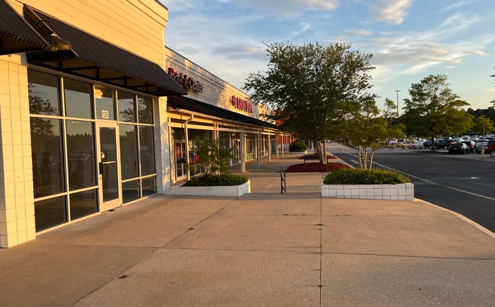 Pictures of Retail, Office, Restaurant property located at 114 River Oaks Dr, Tarboro, NC 27886 for lease - image #1