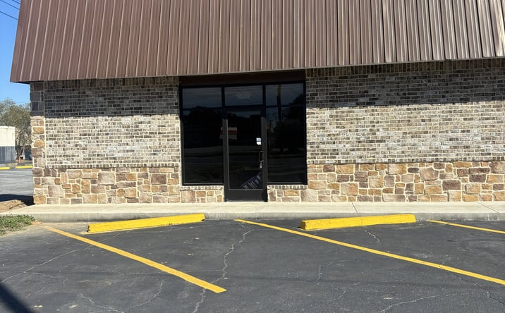 Pictures of Retail, Office, Special Purpose property located at 3291 Victory Dr, Columbus, GA 31903 for lease - image #1