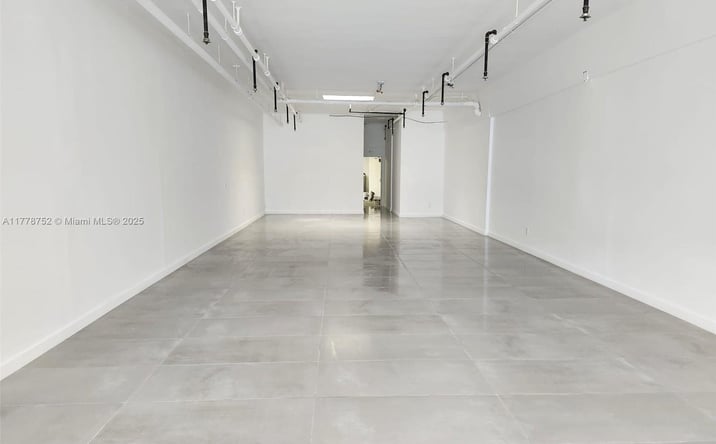 Pictures of Retail property located at 31 SW Osceola St, Stuart, FL 34994 for lease - image #1