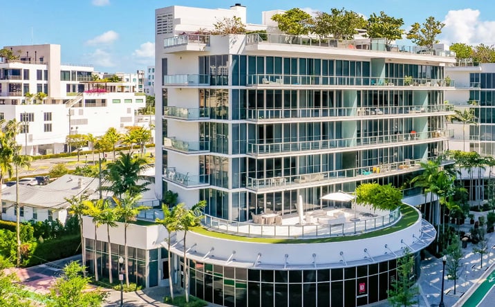 Pictures of Retail, Restaurant property located at 801 South Pointe Dr, Miami Beach, FL 33139 for lease - image #1