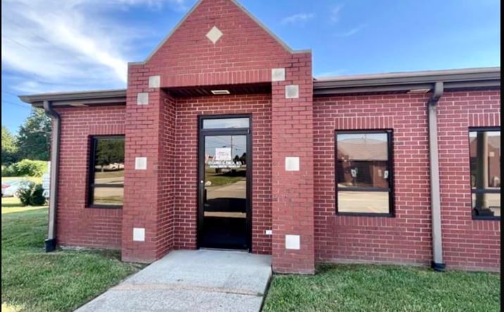 Pictures of Office property located at 1009 S 42ND Street Suite 1, Mt Vernon, IL 62864 for lease - image #1