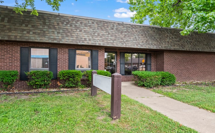 Pictures of Office property located at 900 S Spring St, Springfield, IL 62704 for lease - image #1