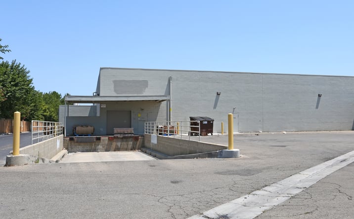 Pictures of Retail property located at 1702 Robertson Blvd, Chowchilla, CA 93610 for lease - image #1