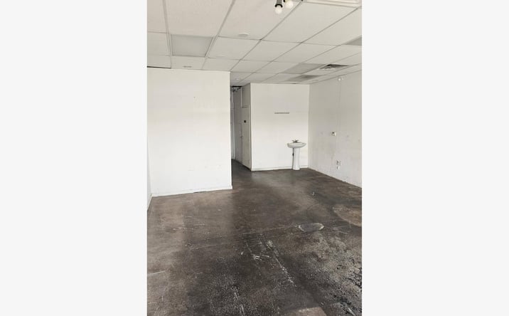 Pictures of Retail property located at 1000 S Torrey Pines Dr, Las Vegas, NV 89107 for lease - image #1