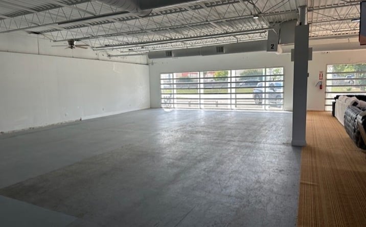 Pictures of Retail property located at 9820 North Fwy, Houston, TX 77037 for lease - image #1