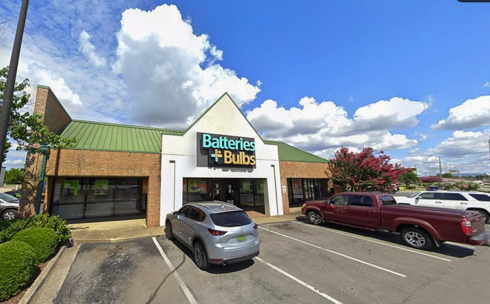 Pictures of Retail property located at 3022 S Memorial Pkwy, Huntsville, AL 35801 for lease - image #1