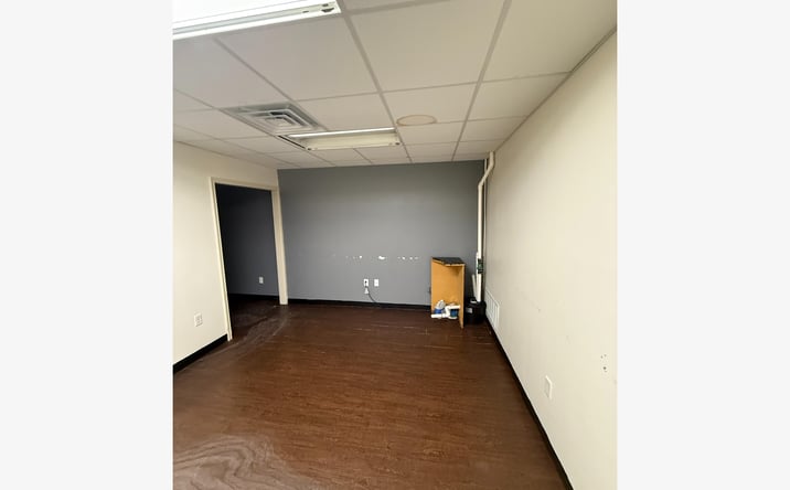 Pictures of Retail, Office property located at 915 W Loop 281, Longview, TX 75604 for lease - image #1
