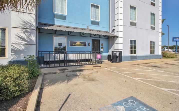 Pictures of Retail, Restaurant property located at 410 US Hwy 79 South, Henderson, TX 75654 for lease - image #1