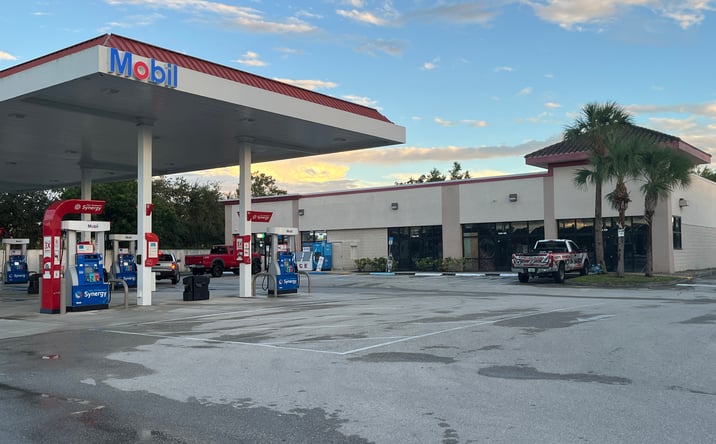 Pictures of Retail property located at 11571 Gladiolus Dr, Fort Myers, FL 33908 for lease - image #1