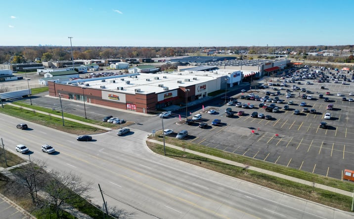 Pictures of Retail property located at 20600 E Thirteen Mile Rd, Roseville, MI 48066 for lease - image #1