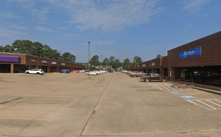 Pictures of Retail property located at 913 W Loop 281, Longview, TX 75604 for lease - image #1