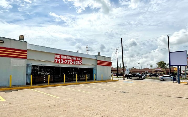 Pictures of Retail property located at 1902 N Main St, Houston, TX 77009 for lease - image #1