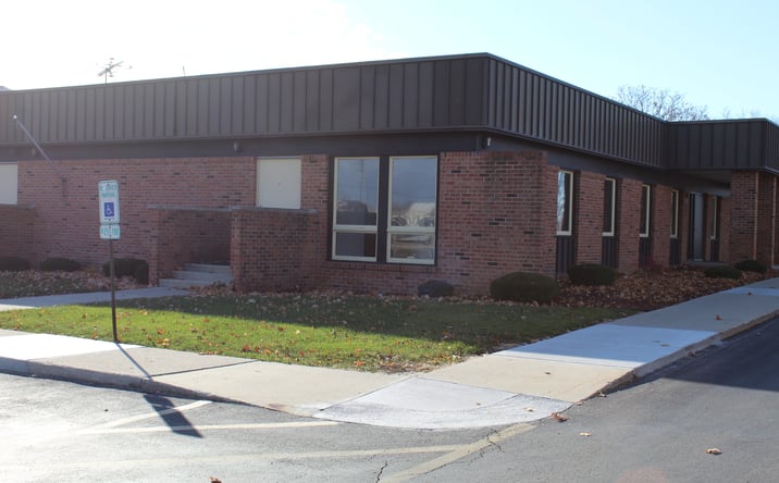 Pictures of Office property located at 300 N Hammes Avenue C, Joliet, IL 60435 for lease - image #1