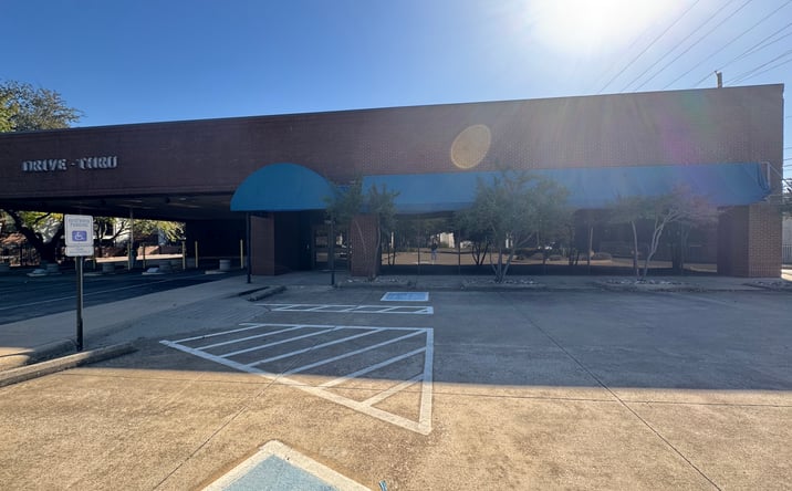 Pictures of Retail, Office, Restaurant property located at 5006 Verde Valley Ln, Dallas, TX 75254 for lease - image #1