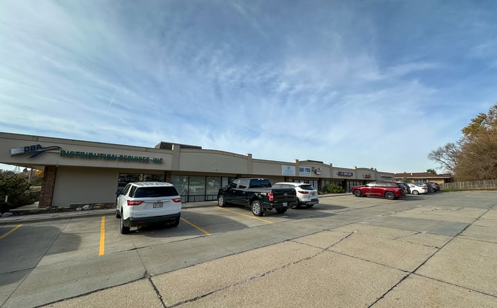 Pictures of Retail property located at 5404 N 99th St, Omaha, NE 68134 for lease - image #1