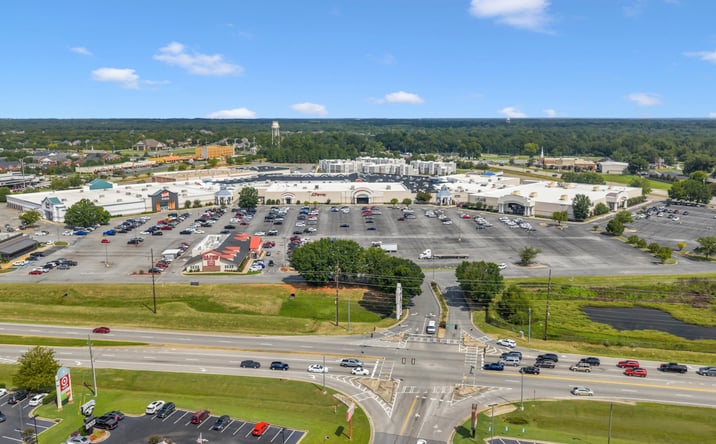 Pictures of Retail property located at 2922 Watson Blvd, Centerville, GA 31028 for lease - image #1