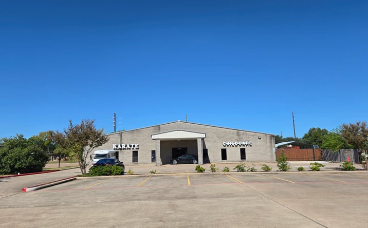 Pictures of Retail, Industrial property located at 11202 Steeplecrest Dr, Houston, TX 77065 for lease - image #1
