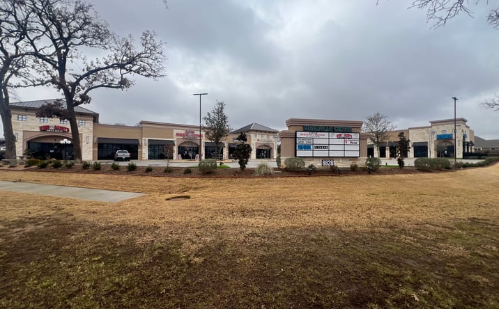 Pictures of Retail property located at 6828 S Interstate 35, Corinth, TX 76210 for lease - image #1