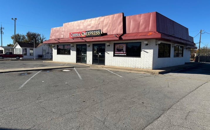 Pictures of Restaurant property located at 303 SW Sheridan Rd, Lawton, OK 73505 for lease - image #1