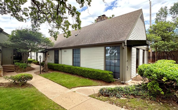 Pictures of Office property located at 2411 E Skelly Dr, Tulsa, OK 74105 for lease - image #1
