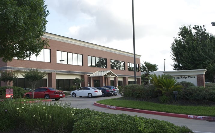 Pictures of Office property located at 201 Flint Ridge Rd, Webster, TX 77598 for lease - image #1