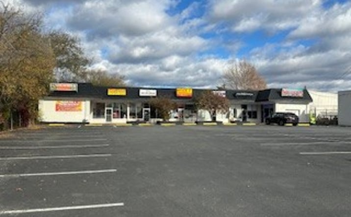 Pictures of Retail property located at 119 Greenbank Rd, Wilmington, DE 19808 for lease - image #1