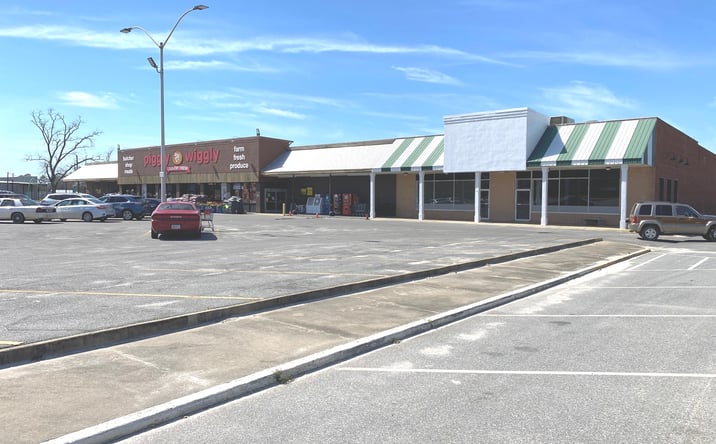 Pictures of Retail property located at 28 South Tallahassee Street, Hazlehurst, GA 31539 for lease - image #1