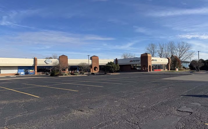 Pictures of Retail, Office property located at 1301 W Pioneer Pkwy, Peoria, IL 61615 for lease - image #1