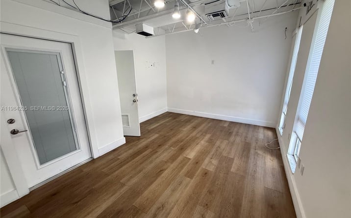 Pictures of Office property located at 810 NE 125th St, North Miami, FL 33161 for lease - image #1