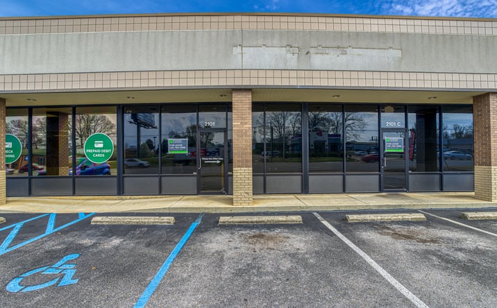 Pictures of Retail property located at 2101 Woodward Ave, Muscle Shoals, AL 35661 for lease - image #1