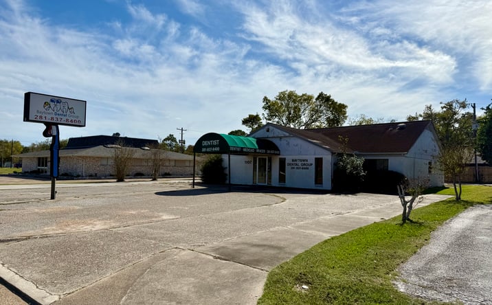 Pictures of Office property located at 1107 E James Ave, Baytown, TX 77520 for lease - image #1