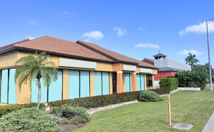 Pictures of Retail property located at 10353 Tamiami Trl N, Naples, FL 34108 for lease - image #1
