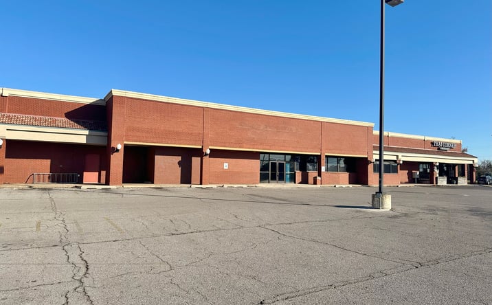 Pictures of Retail property located at 1409 E Danforth Rd, Edmond, OK 73034 for lease - image #1