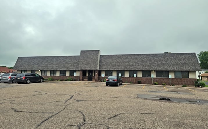 Pictures of Retail, Office property located at 300 S Peach Ave, Marshfield, WI 54449 for lease - image #1