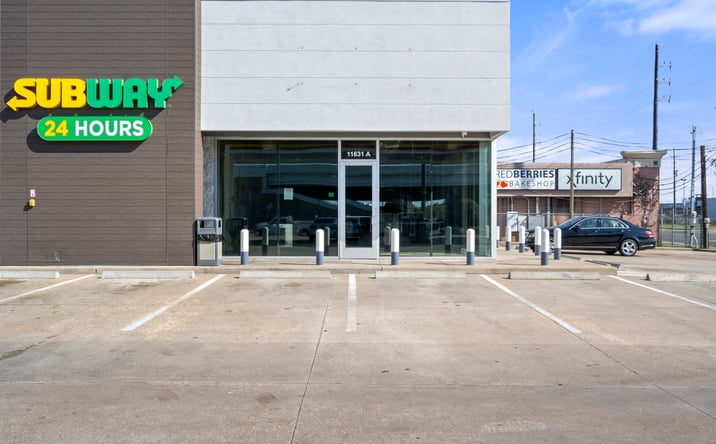 Pictures of Retail property located at 11631 Southwest Freeway, Houston, TX 77031 for lease - image #1
