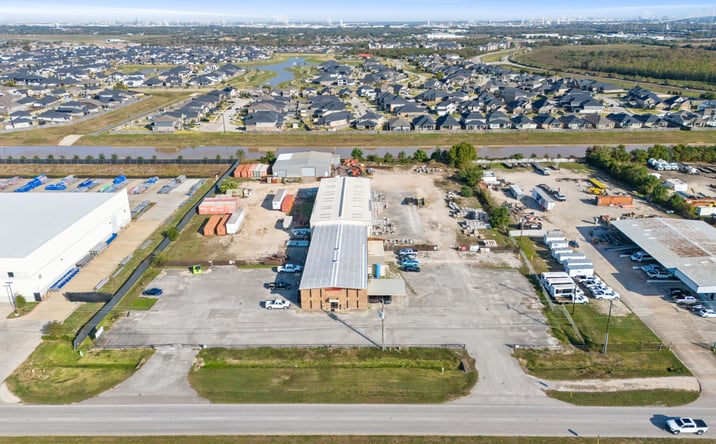 Pictures of Industrial property located at 1837 W Fairmont Pkwy, La Porte, TX 77571 for lease - image #1