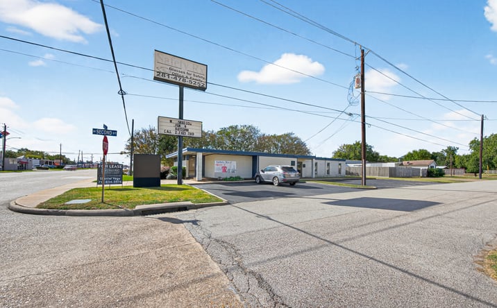 Pictures of Office property located at 102 W 2nd St, Deer Park, TX 77536 for lease - image #1