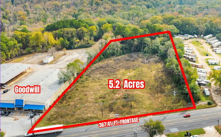 Pictures of Land property located at 4008 W Oak St, Palestine, TX 75801 for lease - image #1