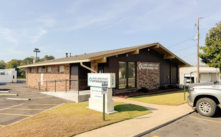 Pictures of Office property located at 136 S 15th Ave, Laurel, MS 39440 for lease - image #1