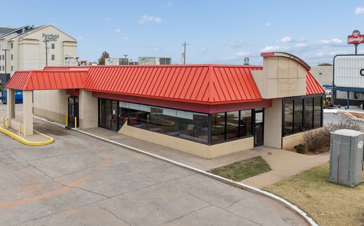 Pictures of Retail, Restaurant property located at 925 E Main St, Weatherford, OK 73096 for lease - image #1