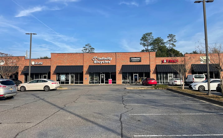 Pictures of Retail property located at 1175B Hillcrest Rd, Mobile, AL 36695 for lease - image #1