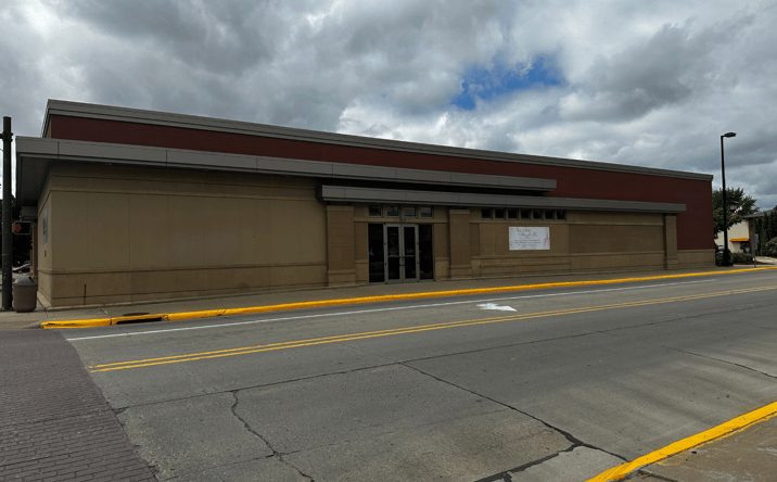 Pictures of Retail, Office property located at 2021 Dakota Ave, South Sioux City, NE 68776 for lease - image #1