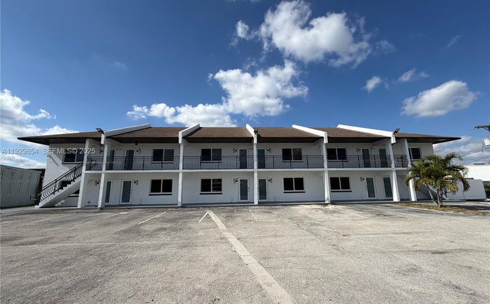 Pictures of Office property located at 2700 EVANS # 6, Fort Myers, FL 33901 for lease - image #1